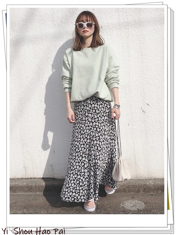 今年流行的绿色穿搭风,春天亮色系衣服颜色及搭配