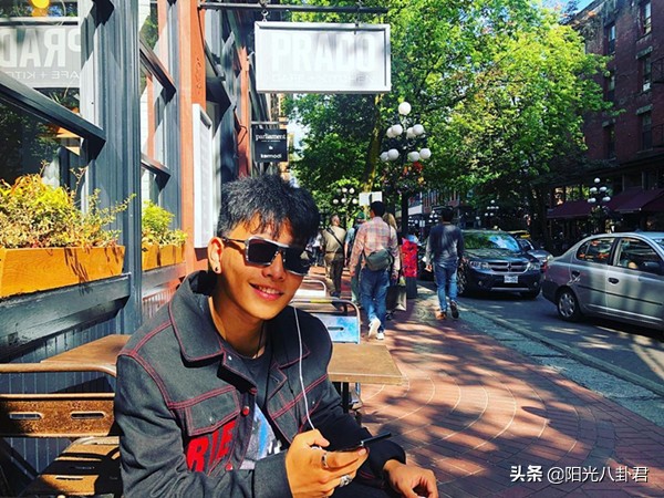 陈坤晒儿子帅气校服照,陈坤17岁儿子