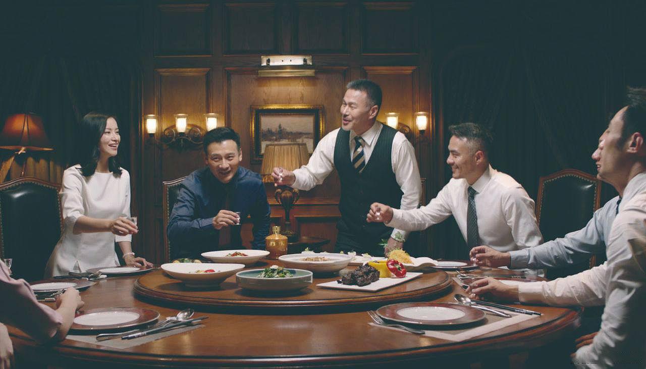 连资深老酒鬼都发怵的“深水*弹炸**”,究竟为何这么猛?