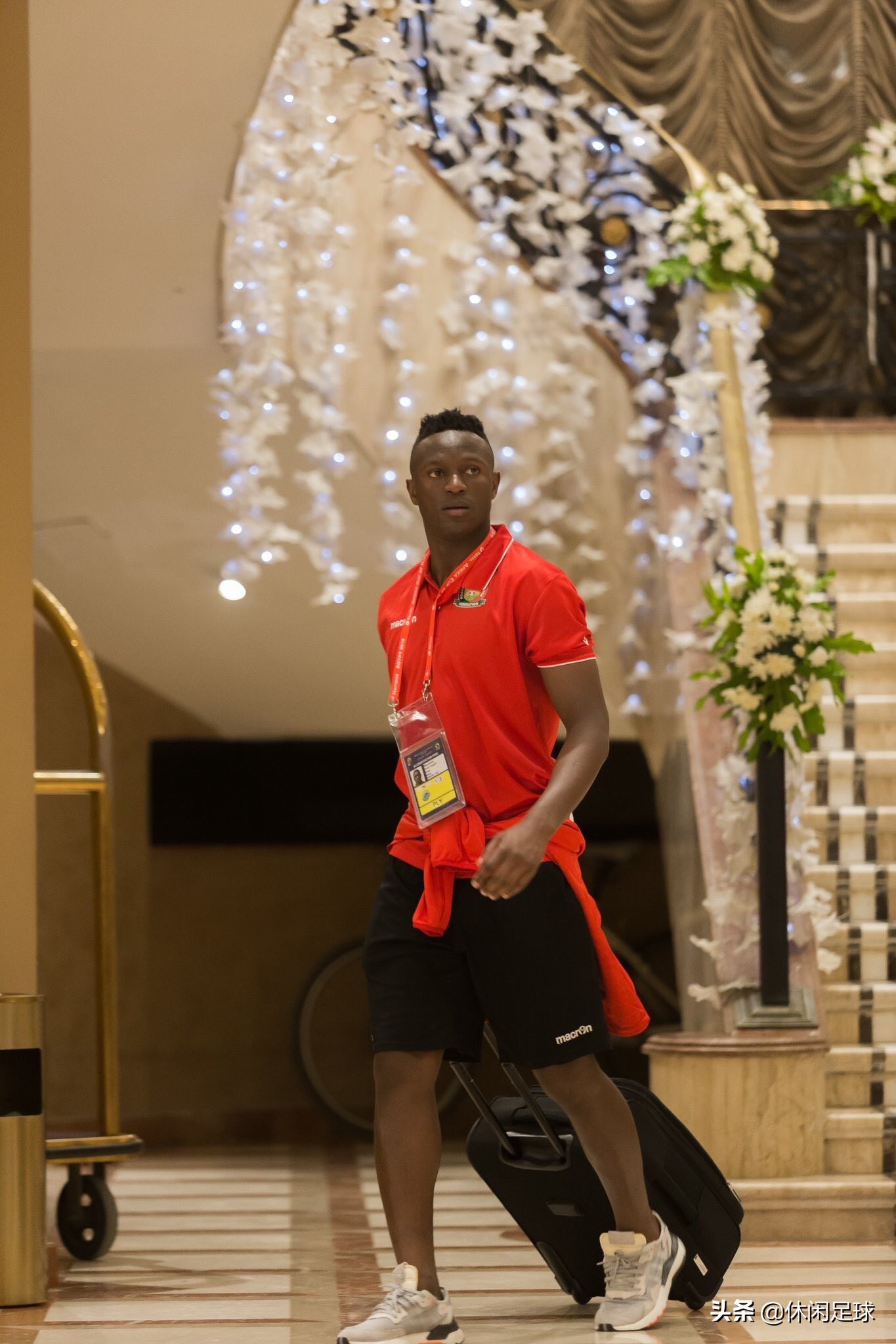 输球不忘吃意面万亚马尽显吃货本性