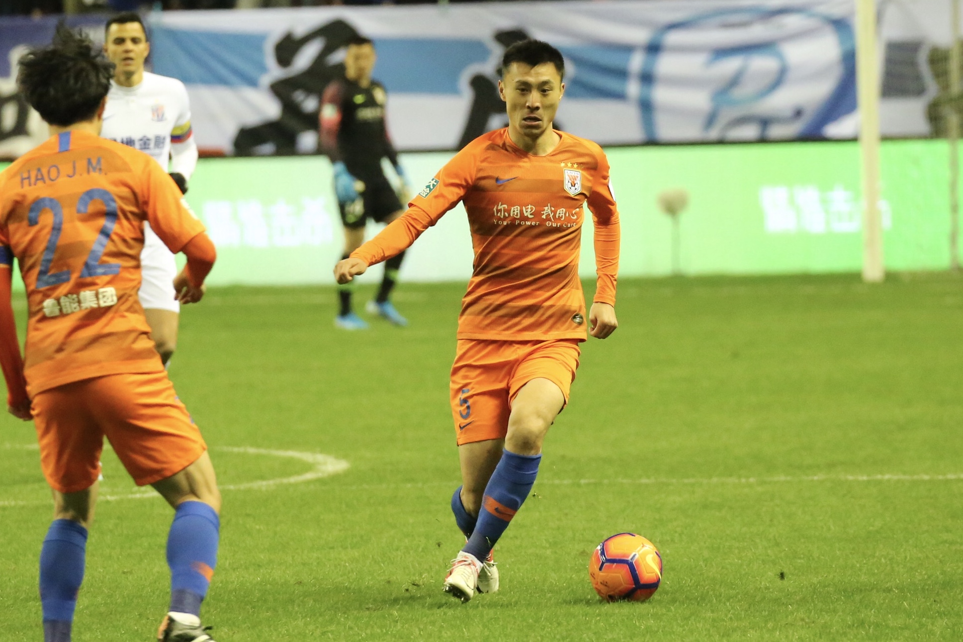 足坛曾经的追风少年,李霄鹏中卫鲁能