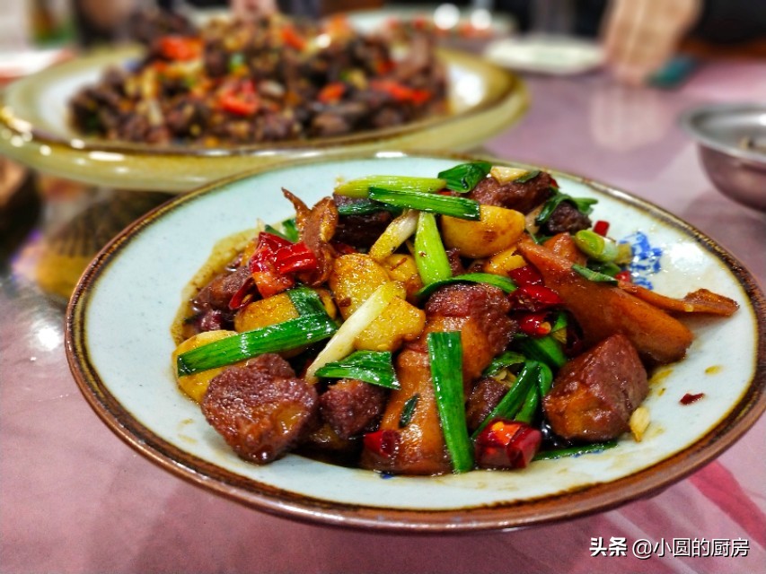 十个朋友聚餐点多少菜合适,朋友聚会10个人点多少菜合适