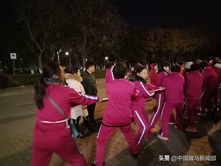 海州体育馆一路同行健步队,连云港微马海州健步队