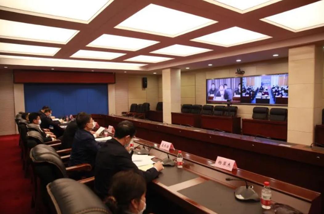 认怂道歉视频,青岛外国插队事件