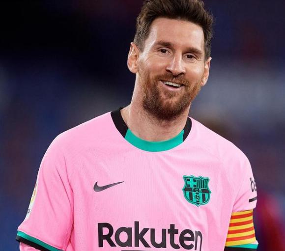 梅西和c罗谁更强必须给一个答案,各大名宿对梅西和c罗的评价