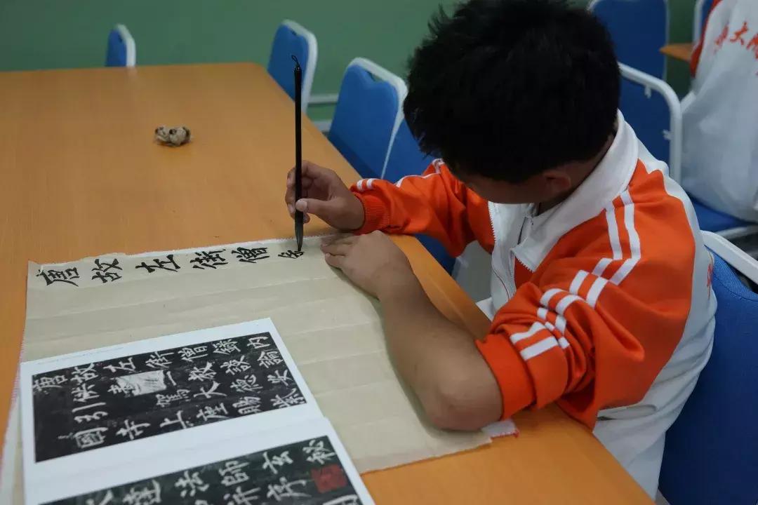 头一届高考便把学生全部送进本科，看首师附如何在通州复制海淀神话！