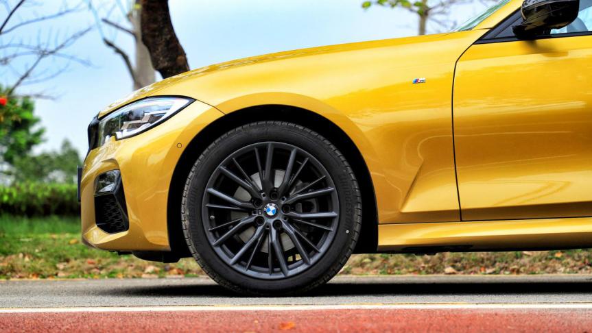 2022款宝马325i曜夜版试驾视频,车评宝马320i