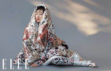 周冬雨最新一组封面大片,周冬雨红毯照曝光一身酷装