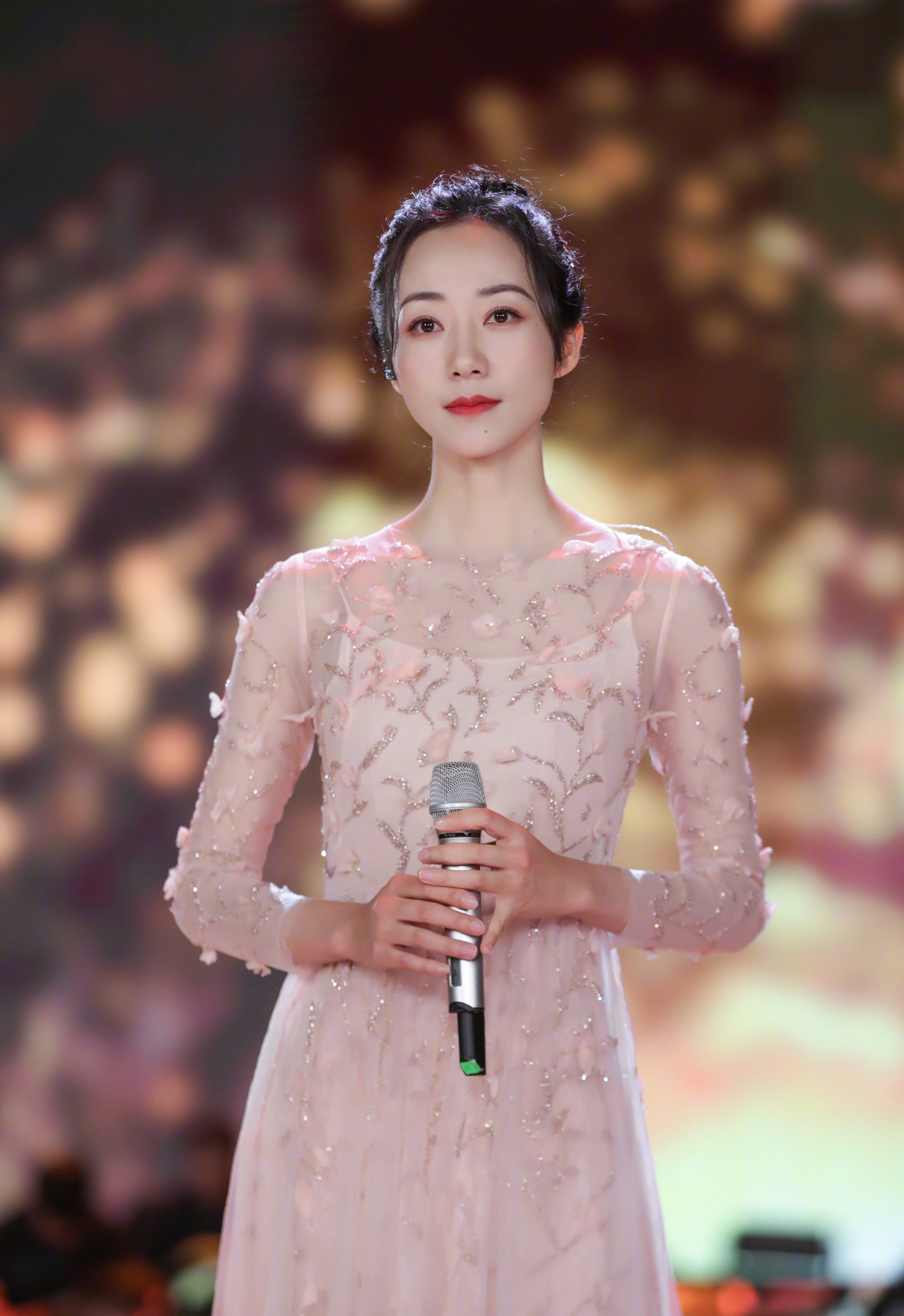 粉色显身材裙子,粉色裙子显胖吗