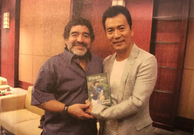 央视评论马拉多纳,白岩松评价c罗和梅西遭吐槽