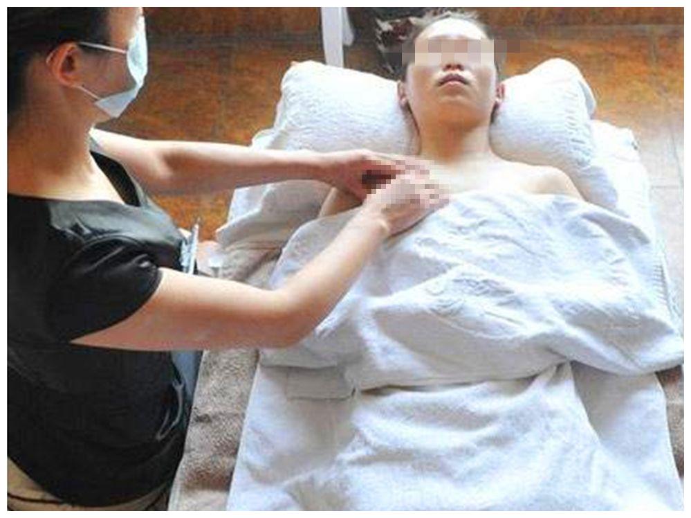 90后小伙从事催乳师,90后小伙做催乳师