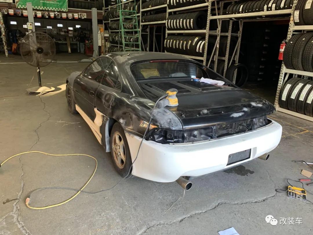 中置四驱五速手动的双门超跑，今晚我在秋名山等你