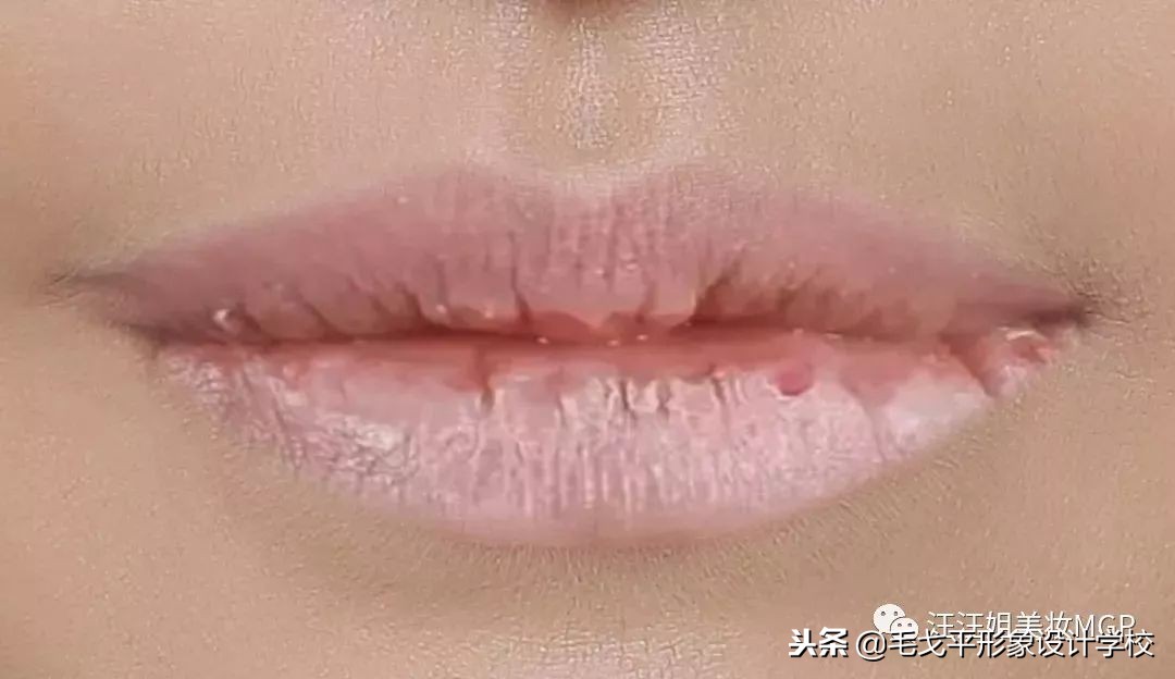 为什么口红怎么涂都不好看,嘴唇起皮涂口红不好看怎么办