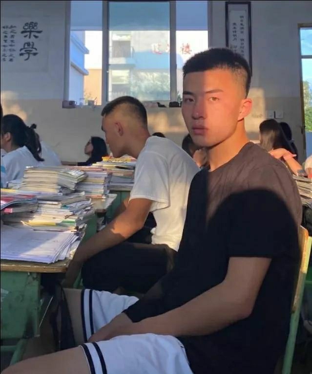 成都街拍长腿小哥哥,成都长腿男