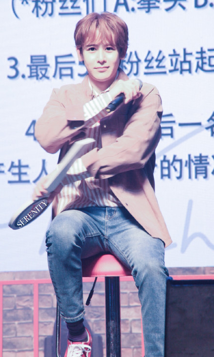 曾经的维尼夫妇都胖得没样了，而见面会上的尼坤帅气却不减当年！