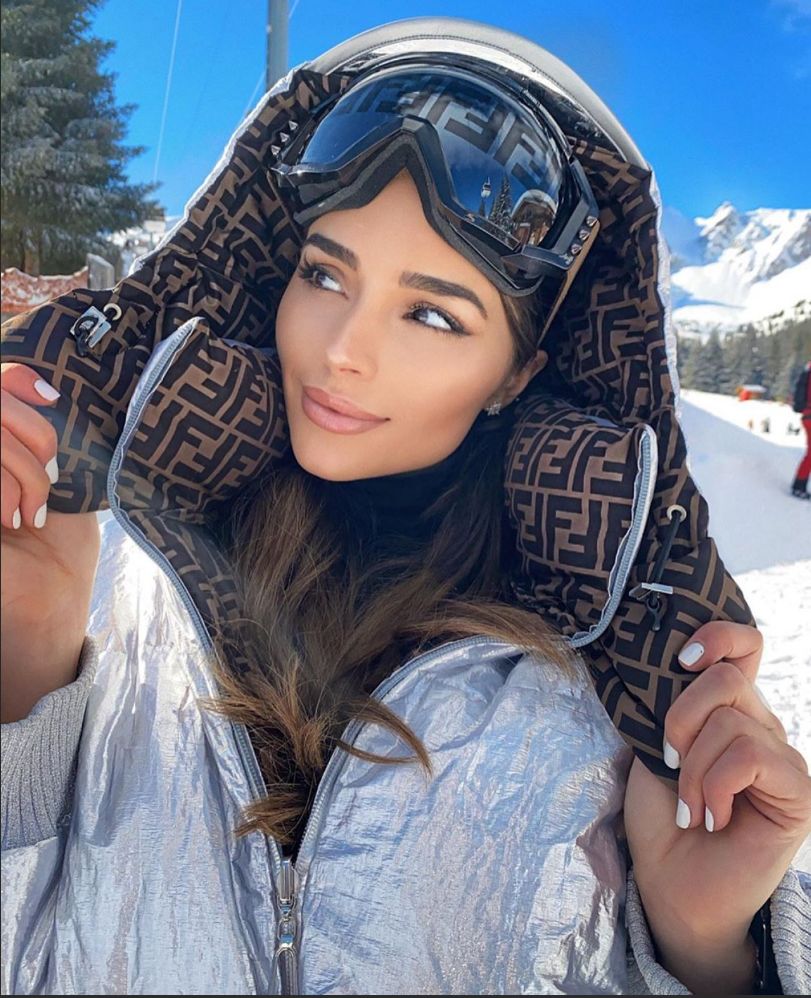 都穿什么牌子滑雪服,哪个牌子的滑雪服最好看