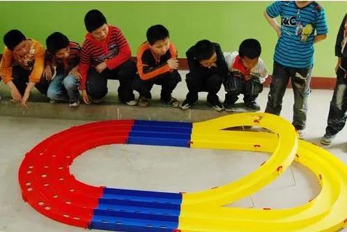 100块买到的四驱车，让我成了全班的MVP