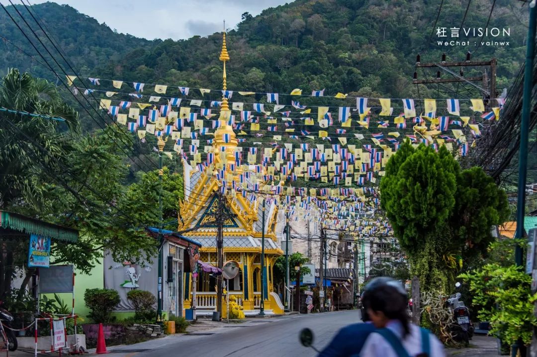 繁华熙攘，从海滩到山路的芭东（Patong）风情
