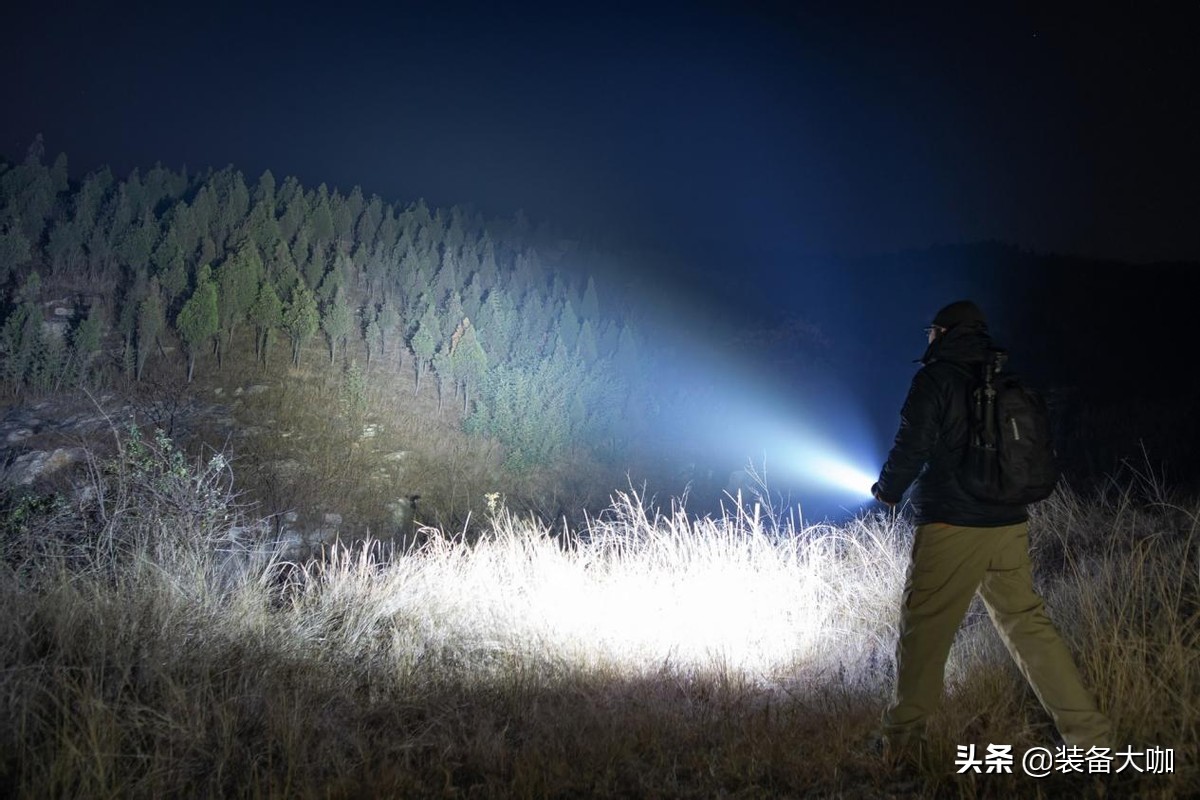 三眼小钢炮手电筒亮吗,三眼小钢炮强光