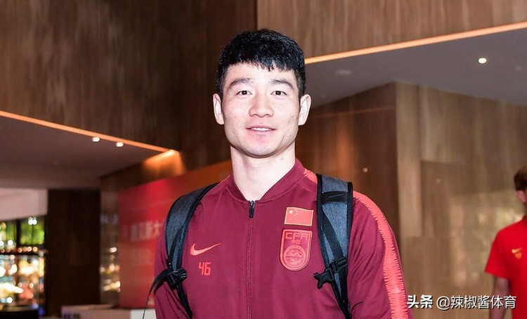 国足0-1叙利亚郑智表情包,国足队长郑智图片