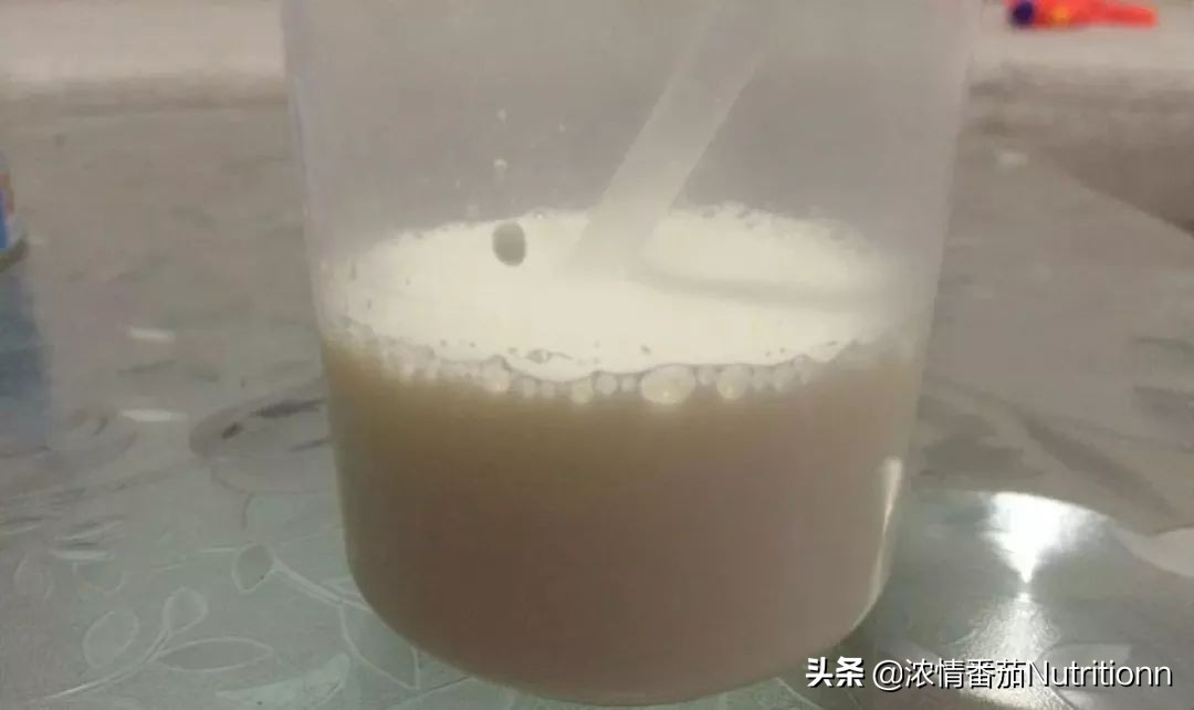 兑好的奶粉有奶块是什么问题,奶粉冲完有奶块是真的吗