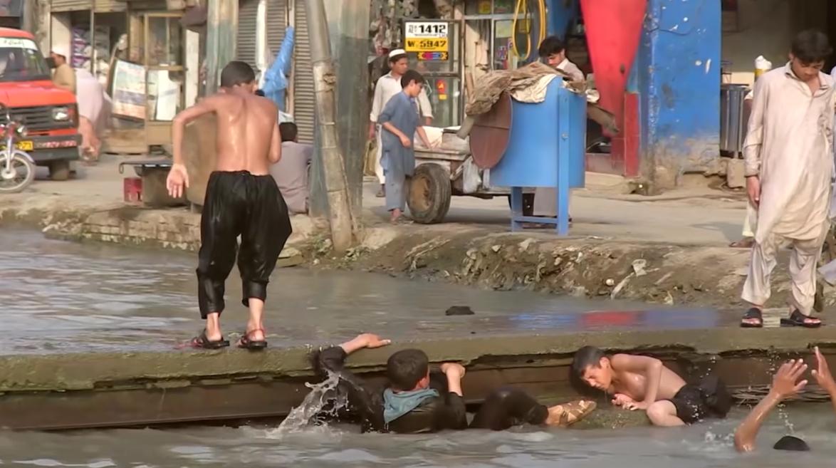 400万男童惨遭绑架性侵,沦为恋童癖玩物…警察:没空管