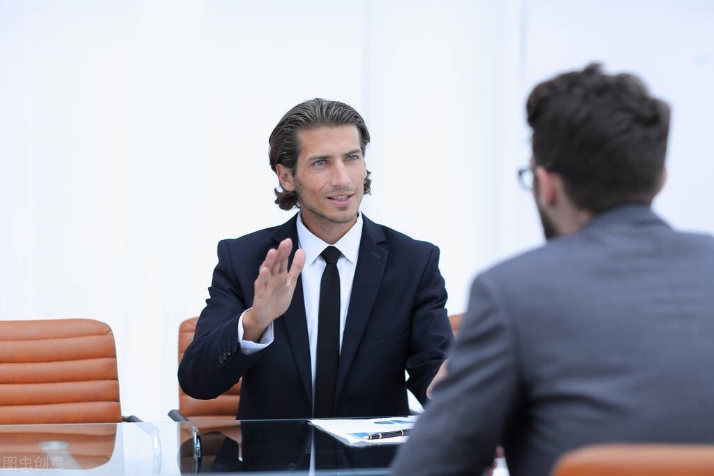 同事性格内向怎么开导他,同事性格怪癖怎么相处