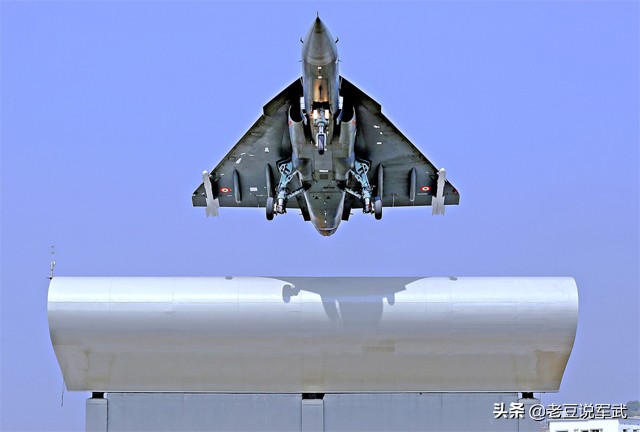 lca光辉战机舰载版,印度lca光辉战斗机气动设计浅析