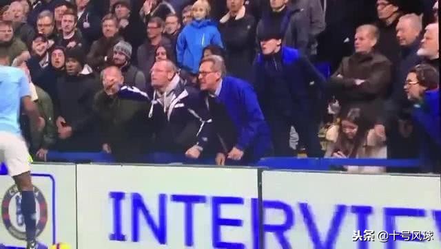 足球之耻！英超再现种族歧视，英格兰当红国脚遭本国球迷狂喊黑鬼