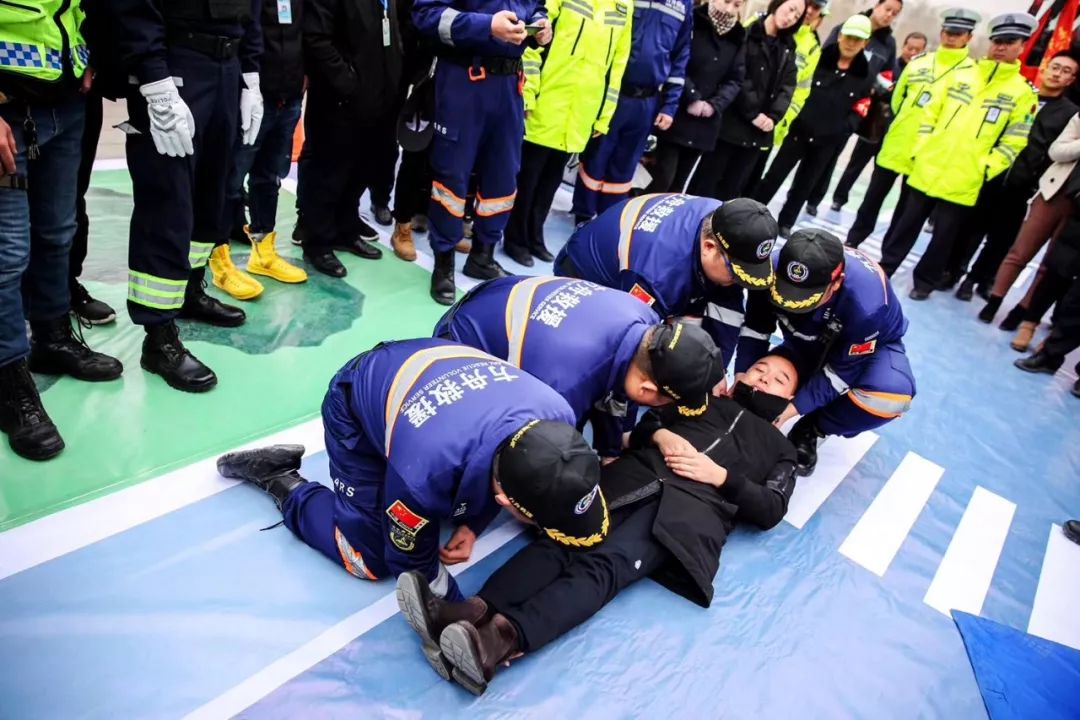 这是一份“大漠戈壁徒步指南——装备篇”，请您签收！