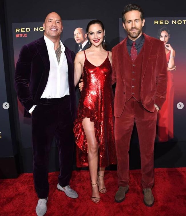 盖尔·加朵19岁选美照,37岁盖尔·加朵罕见晒泳池照