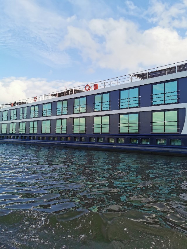 *麻大**味浓的街道，蜂拥的游客—欧洲之旅（五）