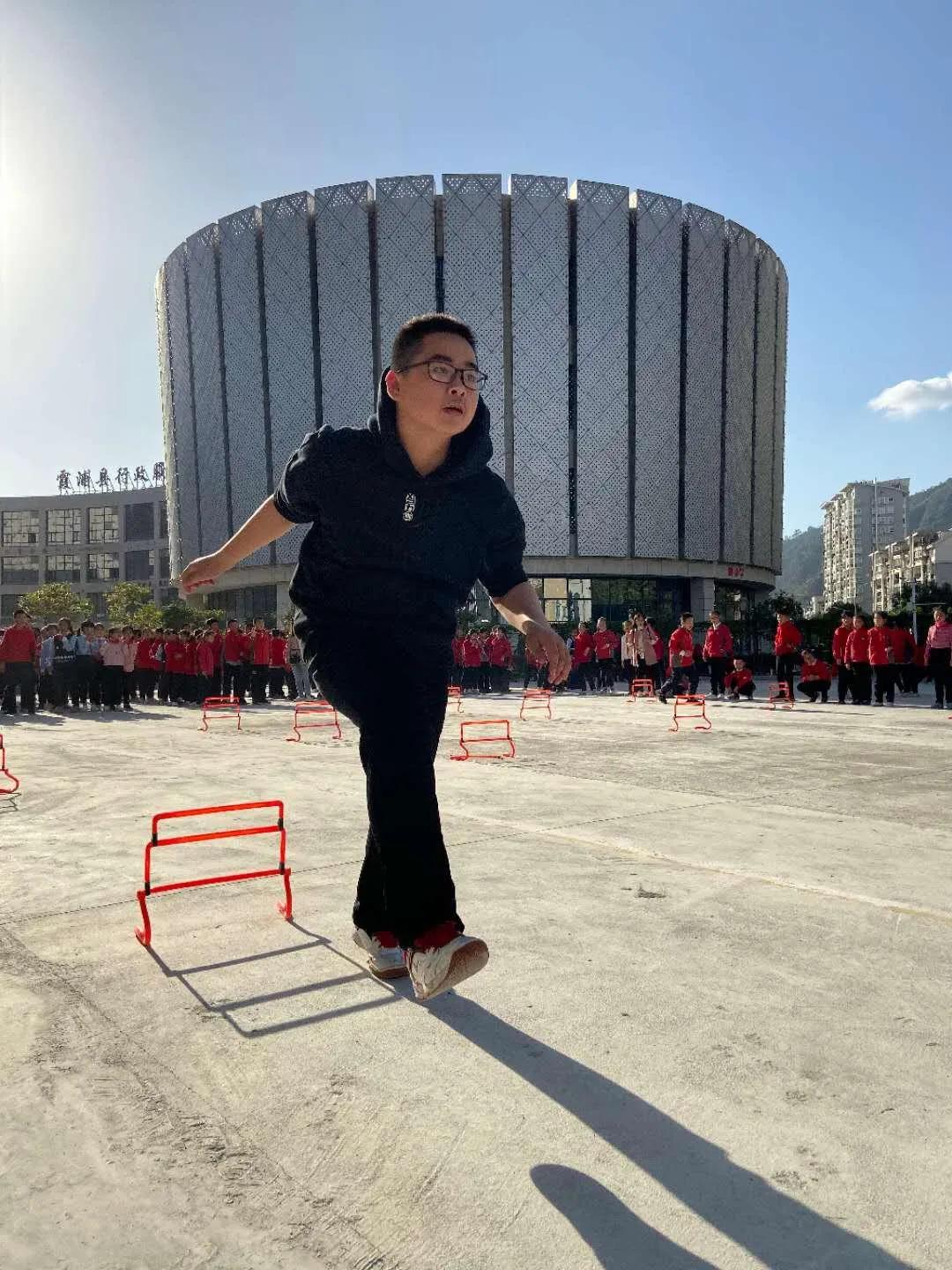 升旗仪式护旗手发言稿,第十周升旗仪式