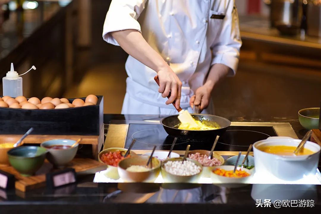 魔都四叶草洲际酒店，享缤纷自助大餐，国庆畅玩快闪啤酒节