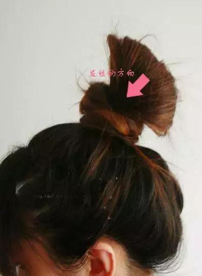 头发扎起来很短怎么扎丸子头,丸子头这样扎才好看整天都不易散