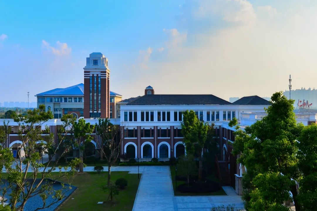 江苏南通八一中学官网,南通市八一中学升学率