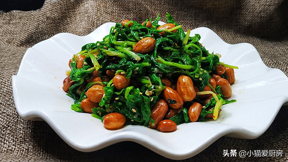 芹菜叶别扔掉蒸着吃能变废为宝,芹菜叶子不要扔有怎样的好处