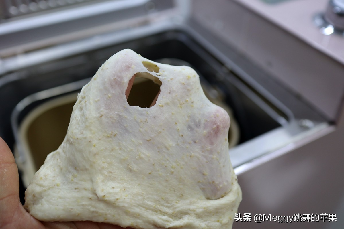 用面包机做烫面吐司,用面包机的一键吐司做完美早餐