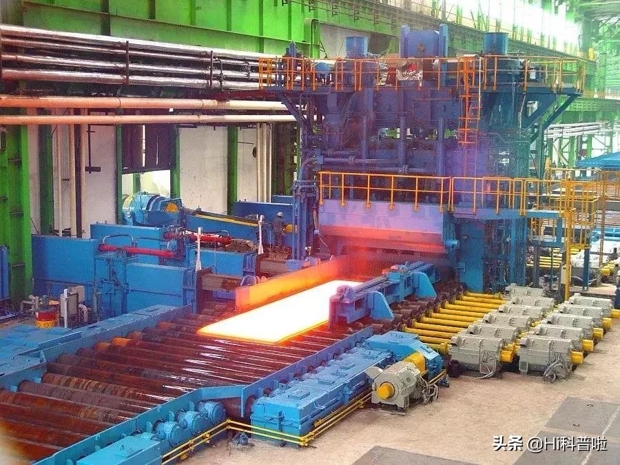 航母能扛得住海啸300米的浪么,航母能抵抗多大的鲸鱼