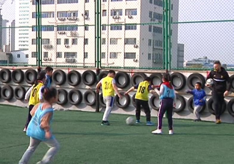 西班牙快乐足球队,西班牙足球外教