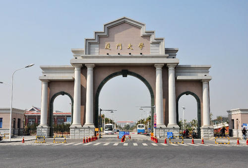 福建本科院校的校门都是怎么样的?华侨大学的最壮观