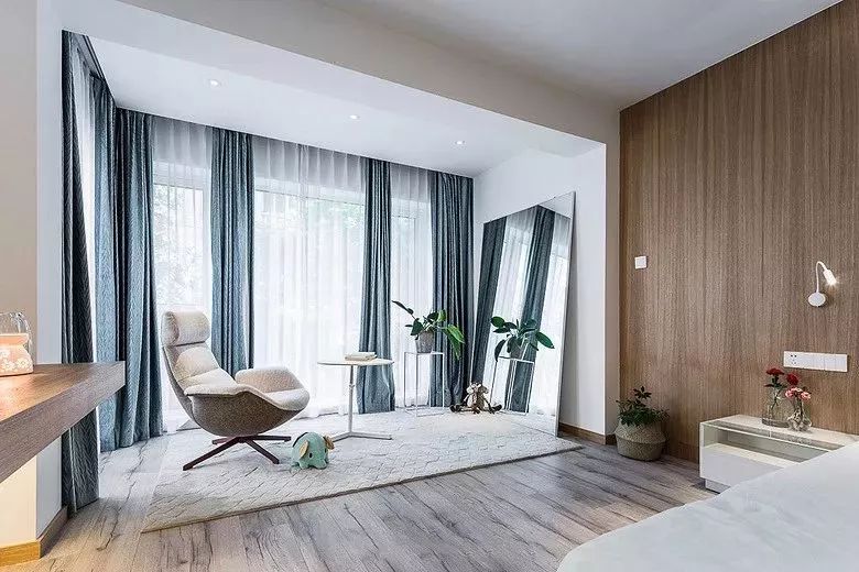 卧室带阳台就这样设计实用美观,卧室带阳台怎么设计最实用