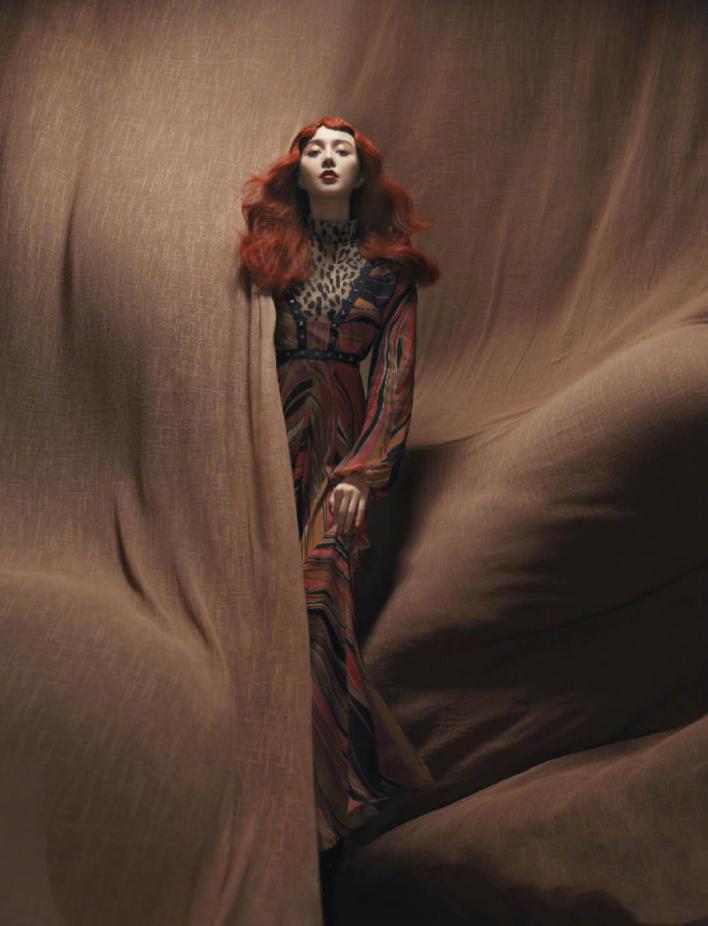 范冰冰穿深v白西装秀身材,范冰冰穿西装大背头照片