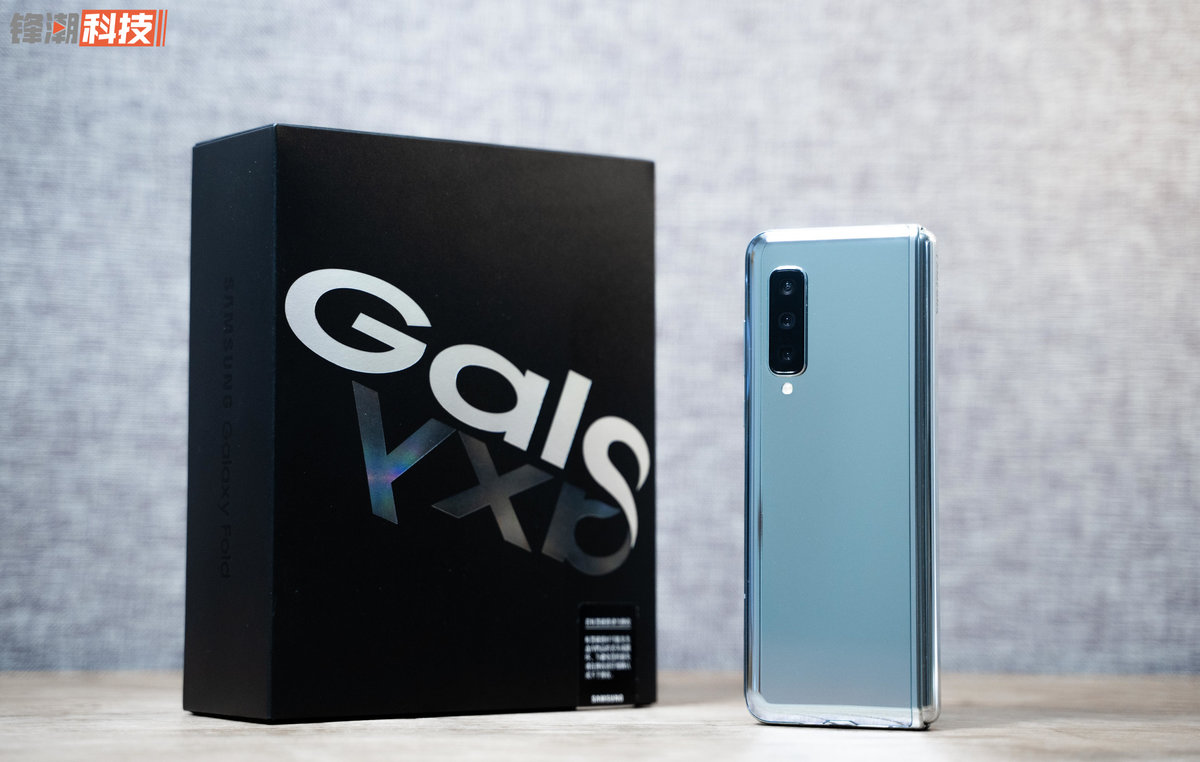 三星galaxyfold内屏一半好一半坏,三星galaxyfold内屏有一条亮线