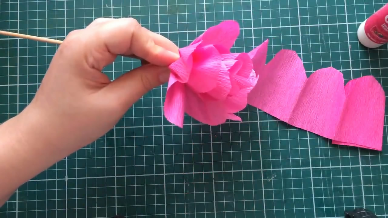 褶皱纸折花大全简单又漂亮,褶皱纸花教程简单好看