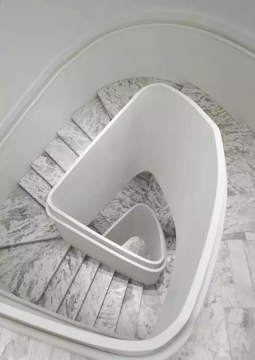 世界最奢华金色楼梯扶手,最奢侈旋转楼梯