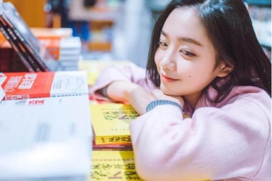 未来十年女生较“吃香”的专业，收入可观前景好，家有女儿可选择