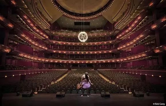 穿着15年的蓬蓬裙的中年男人,粉色蓬蓬裙穿了14年