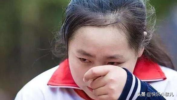 女儿姓“房”，老师却从来都不点她的名字：这哪里叫得出口啊