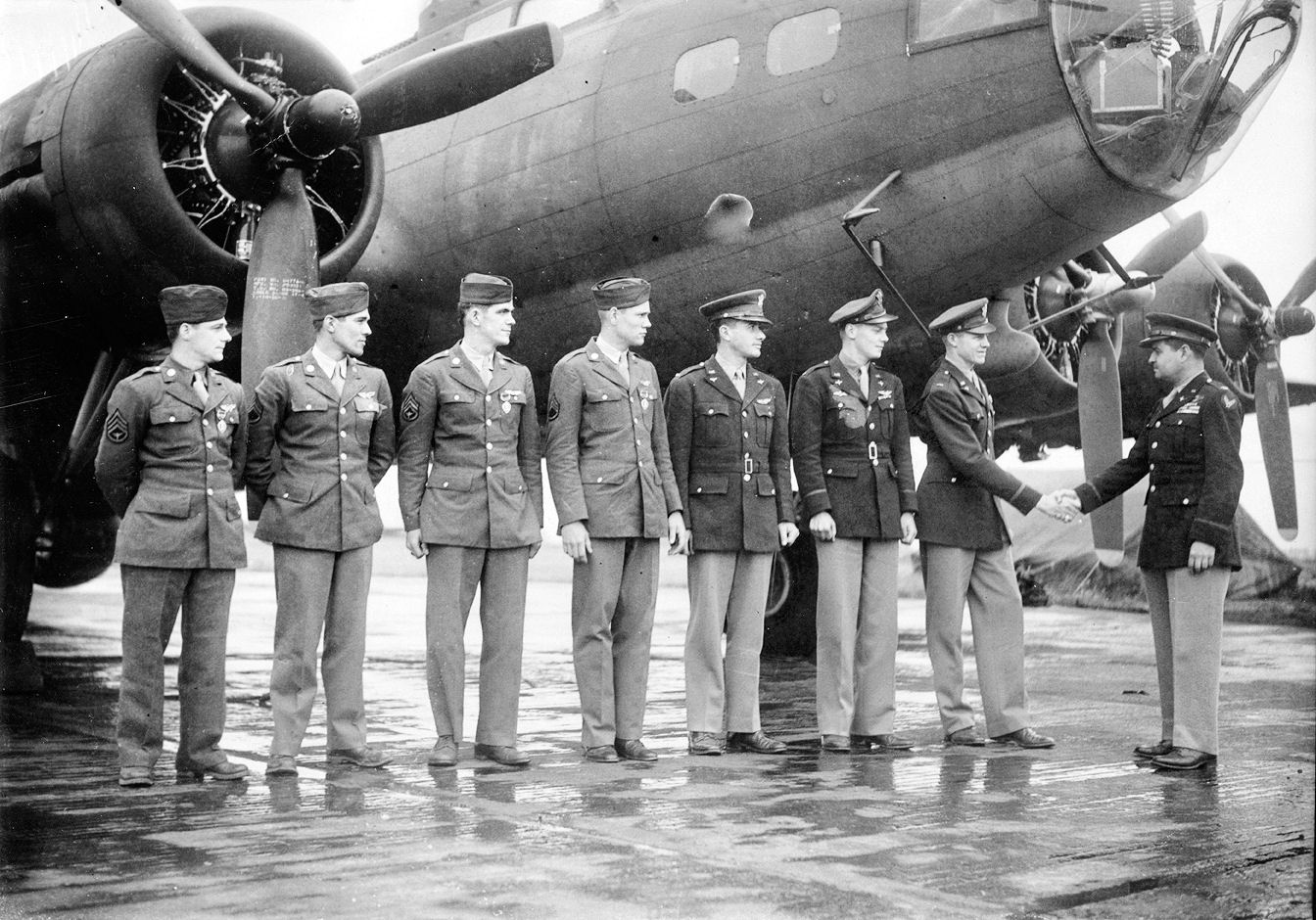 美军被逼火烧岛国，中国人圈定轰炸目标；城市被烧完，唯有它幸免